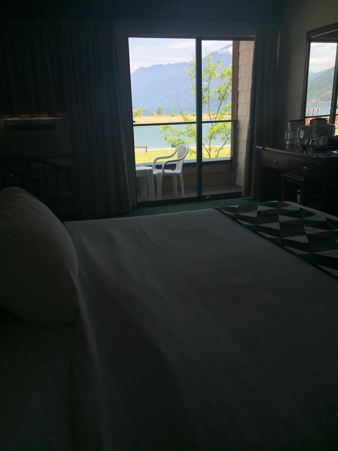 Spring Villa Hotel Harrison Hot Springs Exterior foto